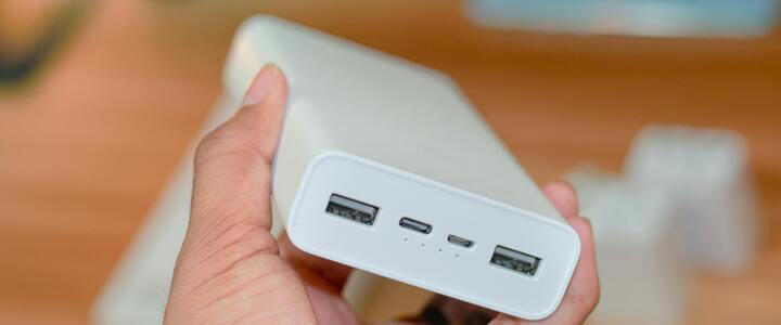 Peut-on utiliser une batterie externe en avion ?