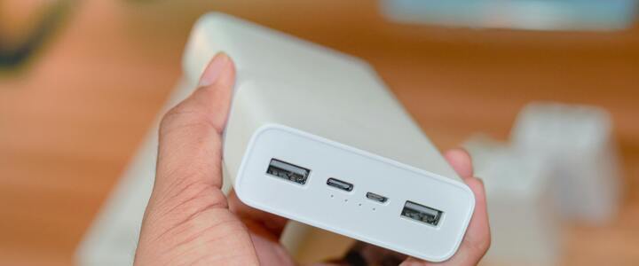 Batterie externe en avion : autorisé ou pas ?