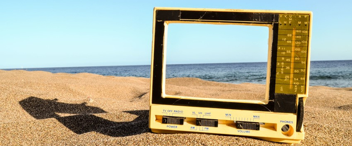 Rentrée : 5 séries pour voyager depuis votre canapé !