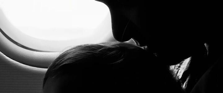 Tous nos conseils pour prendre l’avion avec un bébé