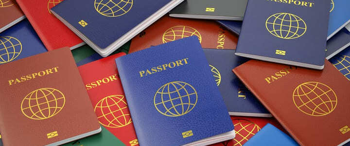 Pourquoi les passeports sont-ils de couleur différente ?